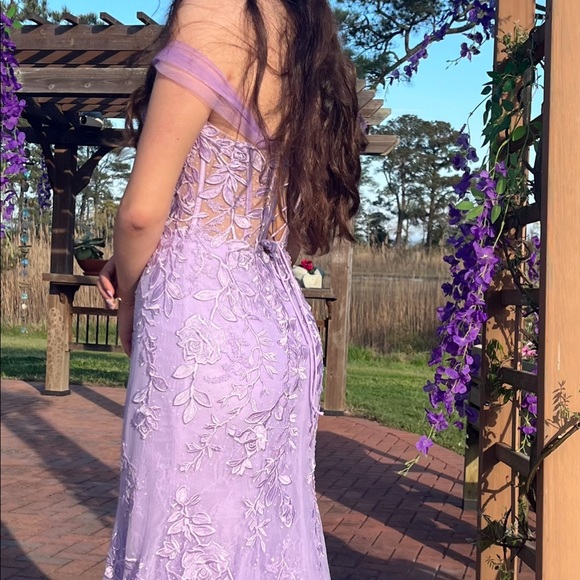 Worn only once, in great condition. - Picture 2 of 2